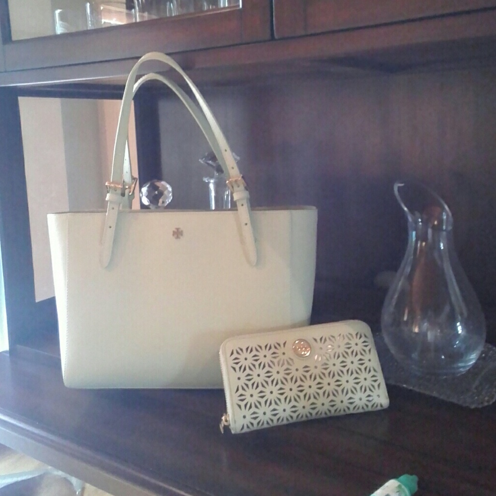 Tory Burch mint green matching purse and wallet